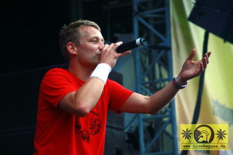 Mono + Nikitaman (D) with The Royal Flash Band 13. Chiemsee Reggae Festival, Übersee - Mainstage 17. August 2007 (21).JPG